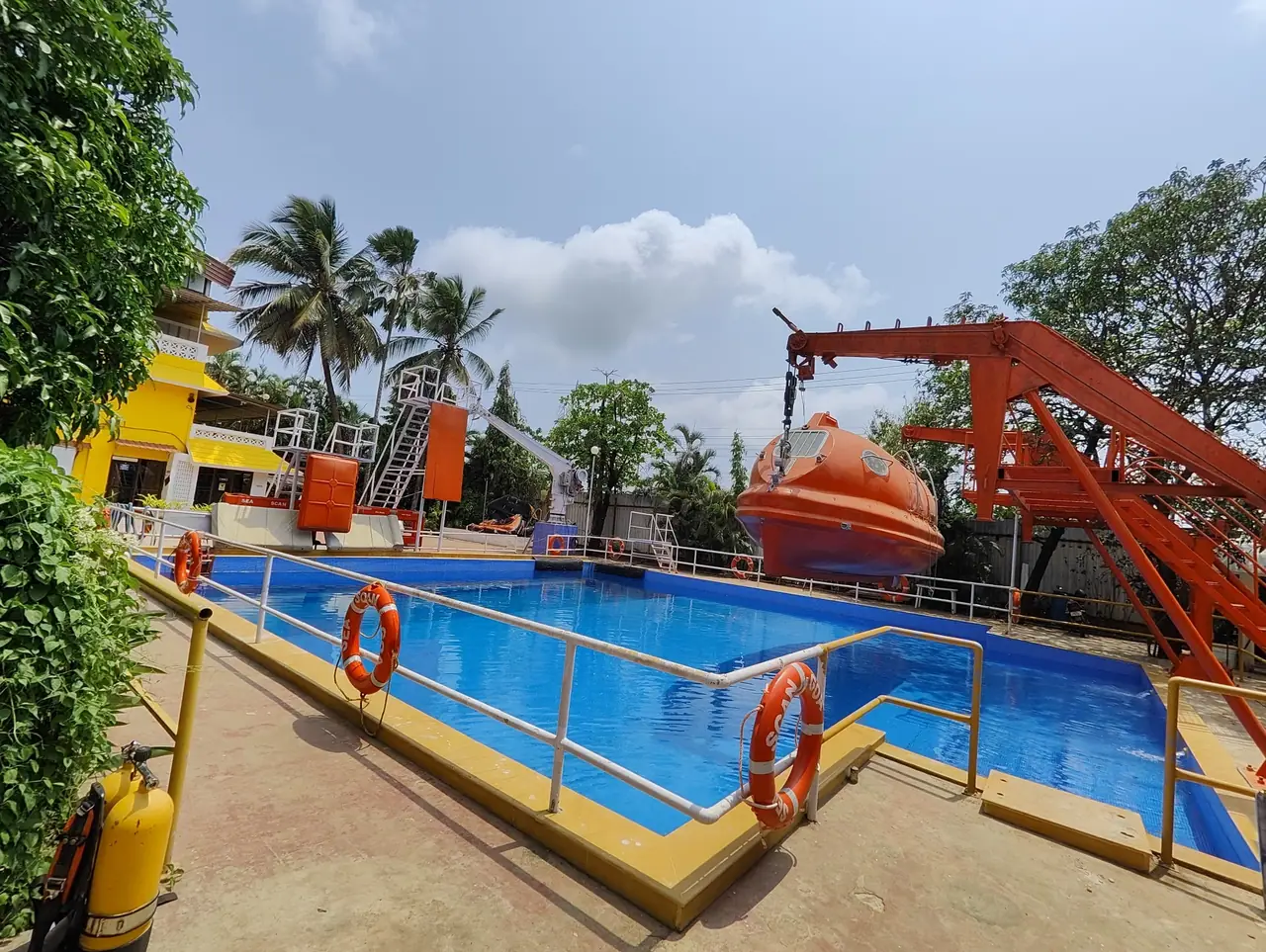 Pool contractor — Sea Scan marine training pool with lifeboat rig