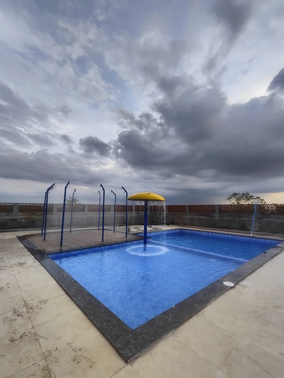 Pool contractor — Luxury readymade swimming pool with infinity edge and stone coping
