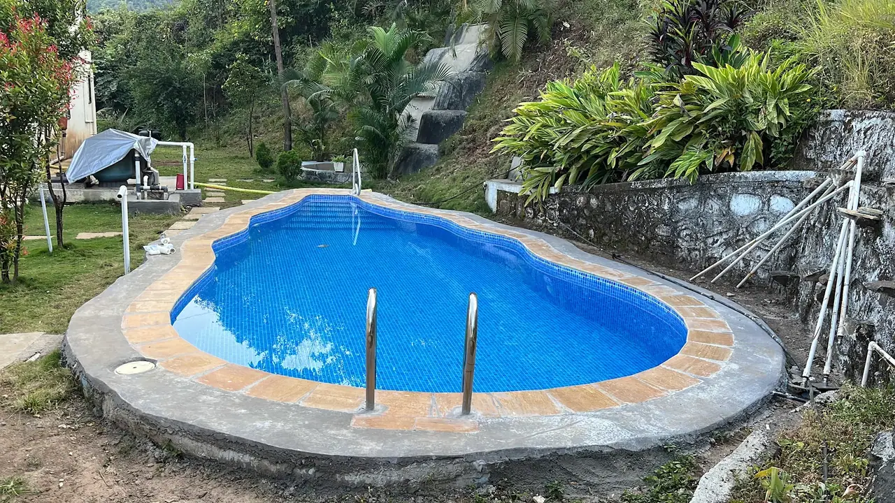Pool contractor — Luxury resort swimming pool